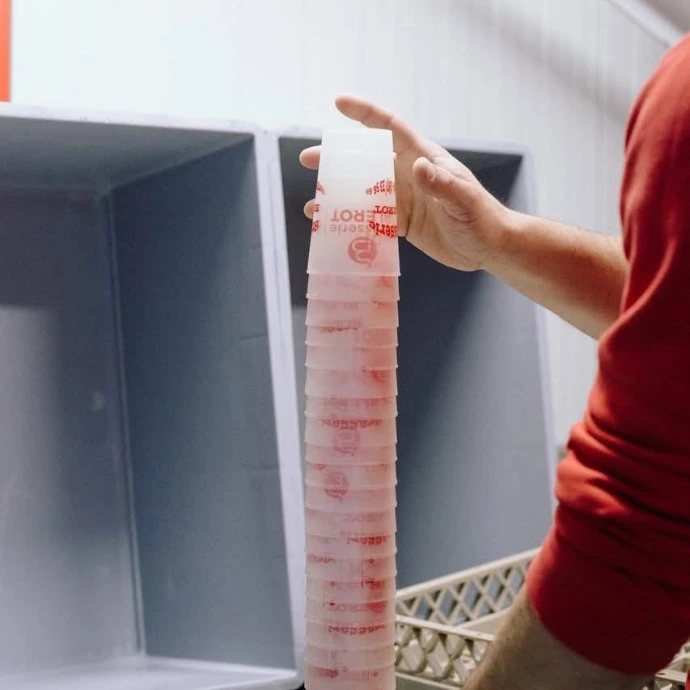 Nous proposons aux propriétaires de gobelets réutilisables, un service de lavage de leurs gobelets.